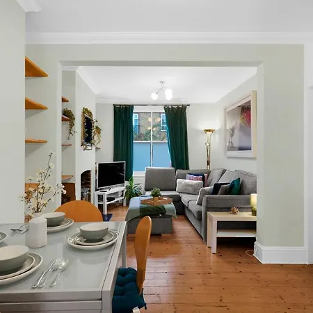 Stylish 2Br House Near Canary Wharf & Docklands-2