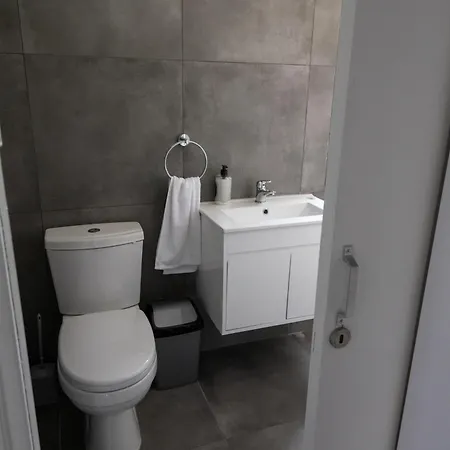 Modern City Stay - Renovated Apartment Near Finikoudes Beach-3