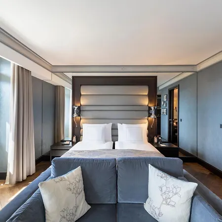 Royal Savoy Hotel & Spa-3