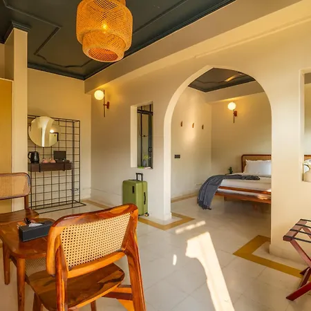 LetsBunk Poshtel&Suites-2