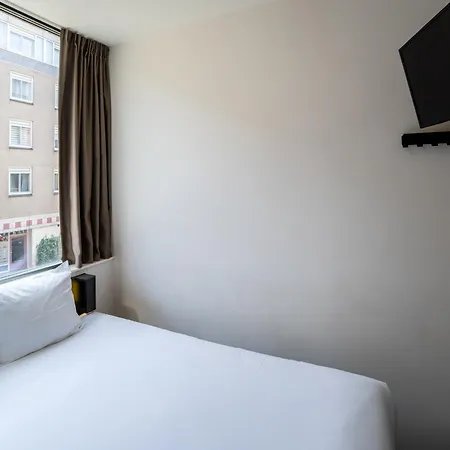 Easyhotel Amsterdam City Centre South-3