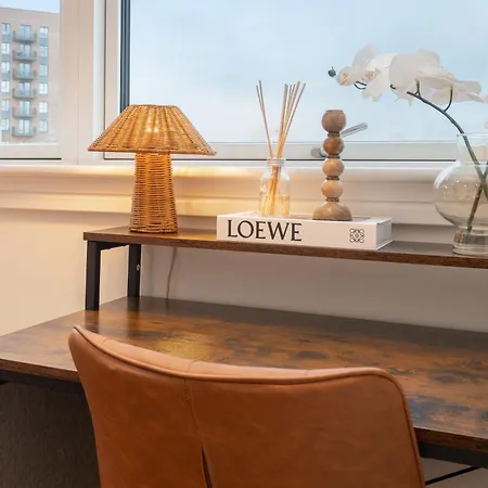 Luxe Apartment With Views, Gym, Game Room & Cinema-3