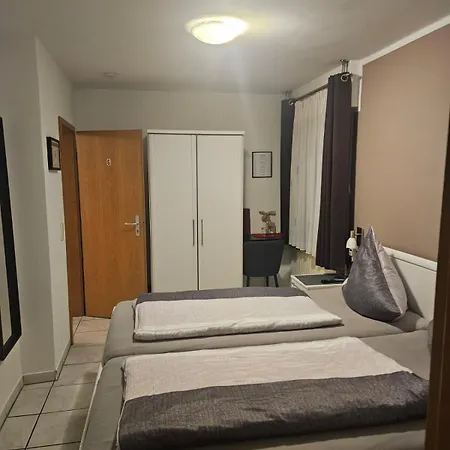 Hotel Alt Cues-3