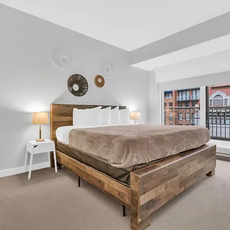Heaven On Washington Fully Furnished Apartments-2