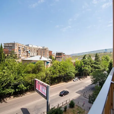 1-Bedroom Apartment With City Views - Balcony - 5 Min To Delisi Metro - Self Check-In - M2 Complex, Saburtalo-3