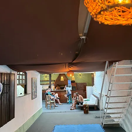 Axe Surf - Yoga And Art Residency-3