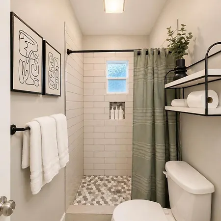 Private Modern Guesthouse, Near La Cantera/Medical Center-3