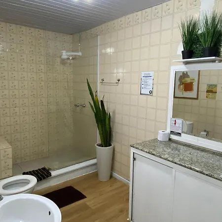 Quarto Privado A 160 Metros Da Praia Do Farol Da Barra 1-3