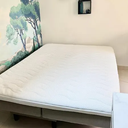 Coastal Gem - Private Parking & Air Conditioning-2