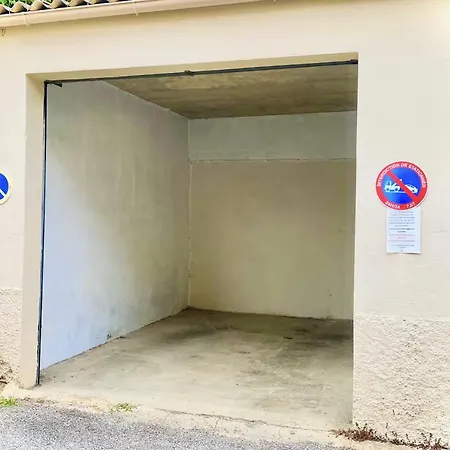Coastal Gem - Private Parking & Air Conditioning-3