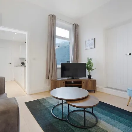 Sunderland 3Br Retreat Sleeps 6 By Stay With Us-2