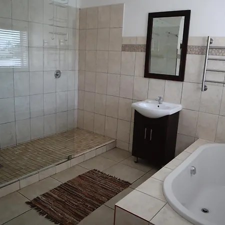 Shores Keep - Self Catering Home-3