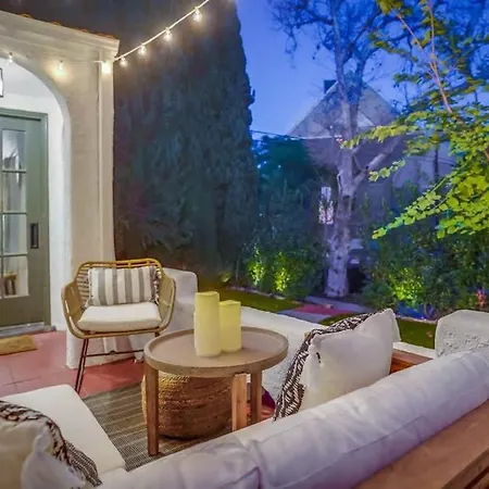 Charming Pet Friendly Casa In The Heart Of La-2