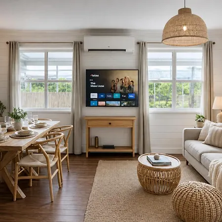 2Br Chic Urban Escape In Norman Park Near Bne With Parking-2