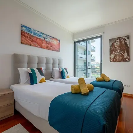 Nomad Escape Spacious Apartment With Pool & Gym-2