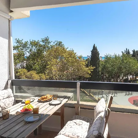 Perfect Location! Walk A Few Minutes To Restaurants, Lovely Beach, Town, Train And Bus-3
