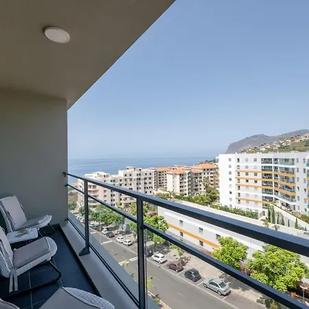 Nomad Escape Spacious Apartment With Pool & Gym-3