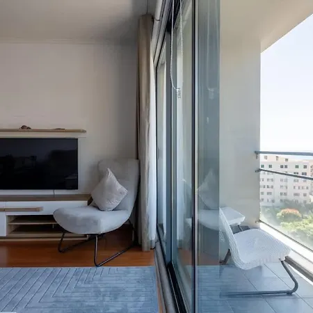 Nomad Horizon Spacious Apartment With Pool & Gym-2