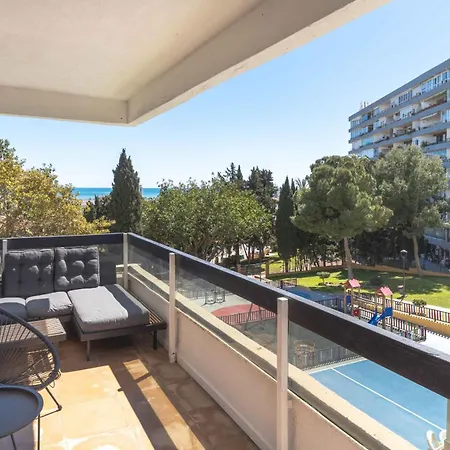 Perfect Location! Walk A Few Minutes To Restaurants, Lovely Beach, Town, Train And Bus-2