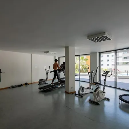 Nomad Horizon Spacious Apartment With Pool & Gym-3