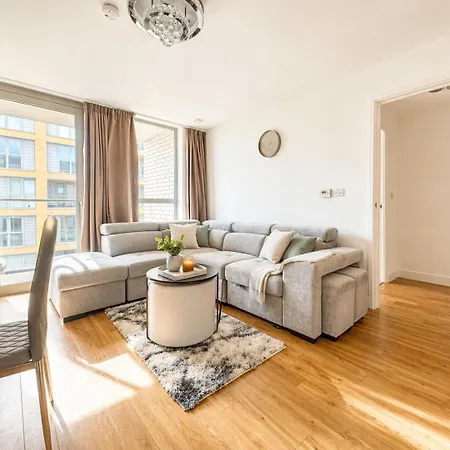 Central-Modern 1-Bed Apt,Sleep 4 -Near Train Station & Easy Access To Central London & City Centre-3