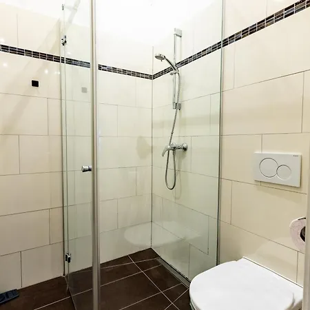 Family-Sized Apartment With Excellent Layout-2