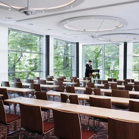 Mövenpick Hotel Hamburg-3