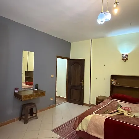 Apartment With Separate Entrance Near Arabia Hotel-3