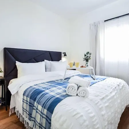 Mamad Charming 1Br Apt With Balcony With Mamad-3