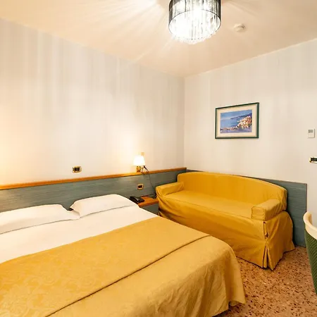 Hotel Souvenir-2