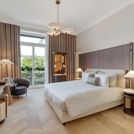 Small Luxury Hotel Ambassador Zurich-3