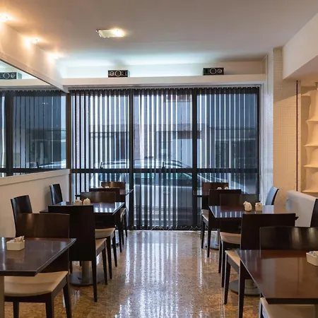 Zoom Apartments Hotel-2