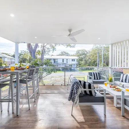 The Jacaranda, 3 Achilles St Pet Friendly, Air Con, Wi-Fi, Boat Parking-3