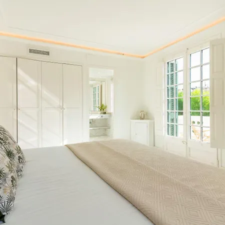 Villa De Los Leones In Heart Of Sitges By Beach And Town With Ac & Games-3