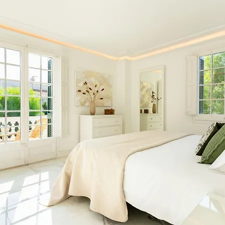 Villa De Los Leones In Heart Of Sitges By Beach And Town With Ac & Games-2