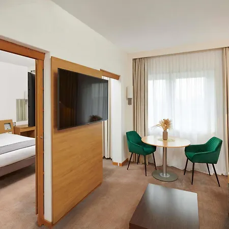 Novotel London West-3