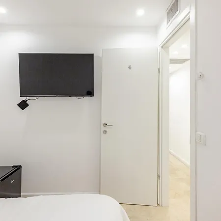 Breezhouse Yona Beach 10 Bedroom Underground Apartment-3