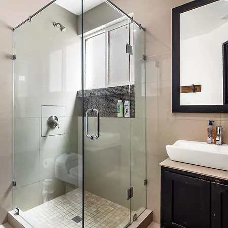 2-Story Dog-Friendly Villa With Outdoor Pool, Patio, 2 Balconies, Streaming, Ac-3