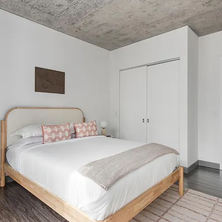 Linea Luxury Living With Indoor Pool And Rooftop Views In The Loop-3