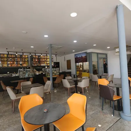Metro Hotel Terminal-3