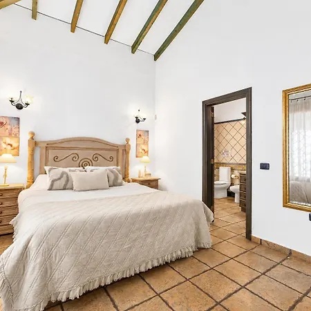 Cercado Del Medio, Chalet Con Piscina Privada-3