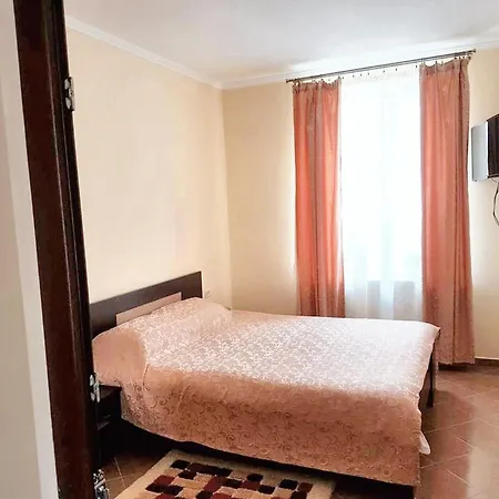 Charming House In Sacele With Garden View + Bbq-3