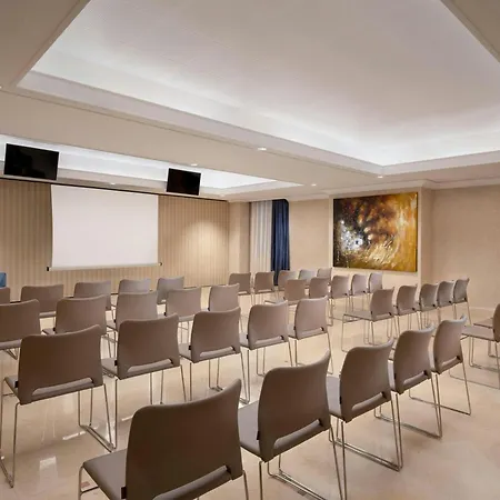 Courtyard By Marriott Rome Central Park-2