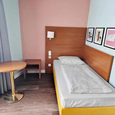 Garner Hotel Stuttgart City Centre By Ihg-2