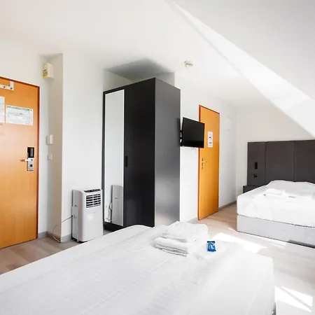 Lenas Donau Hotel-3