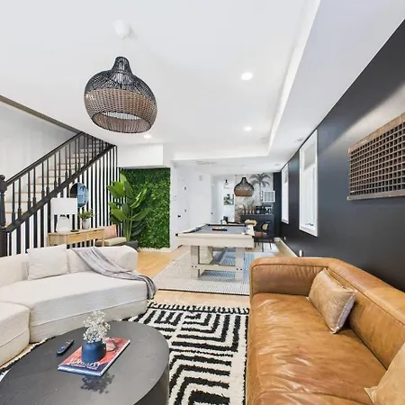Luxe Chicago Retreat Game Room, Deck Fire Pit-3