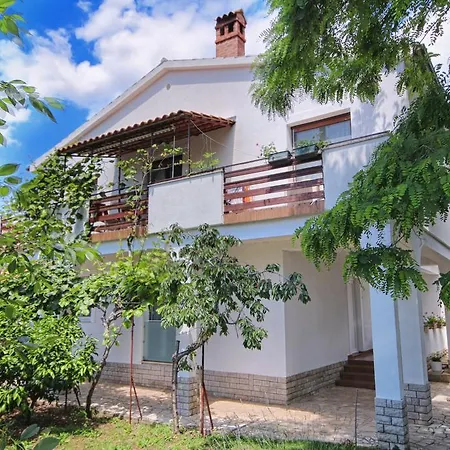 Cukon Holiday Home-3