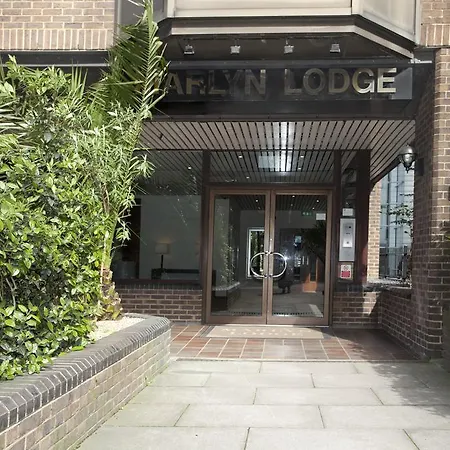 Tower Bridge Apartment-3