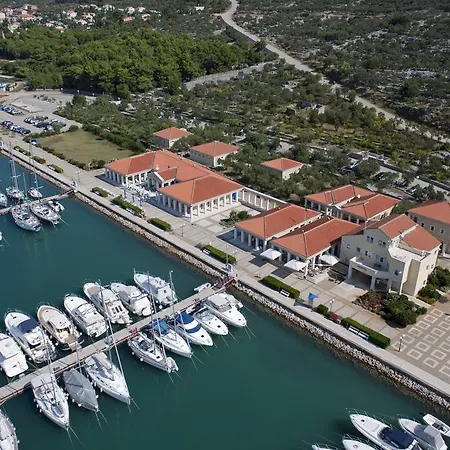 Apartment Aci Marina Cres-3