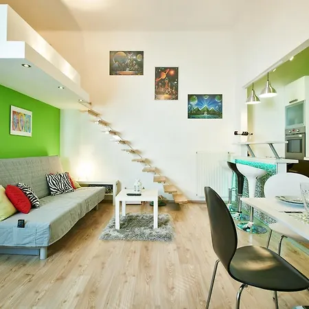 Studio Apartment Green Wall-2
